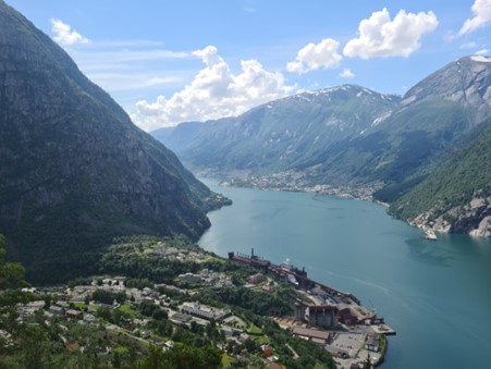 tyssedal_fjord_view.jpg